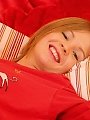 Hot cam girl loves to pound her box